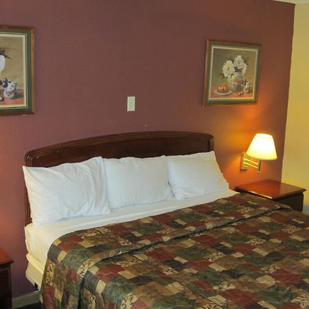 First Western Inn - Fairmont City Eksteriør bilde