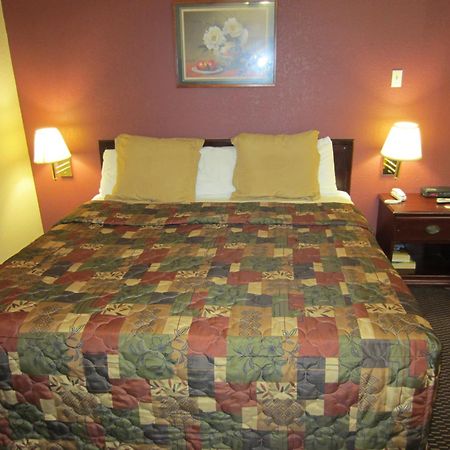 First Western Inn - Fairmont City Eksteriør bilde