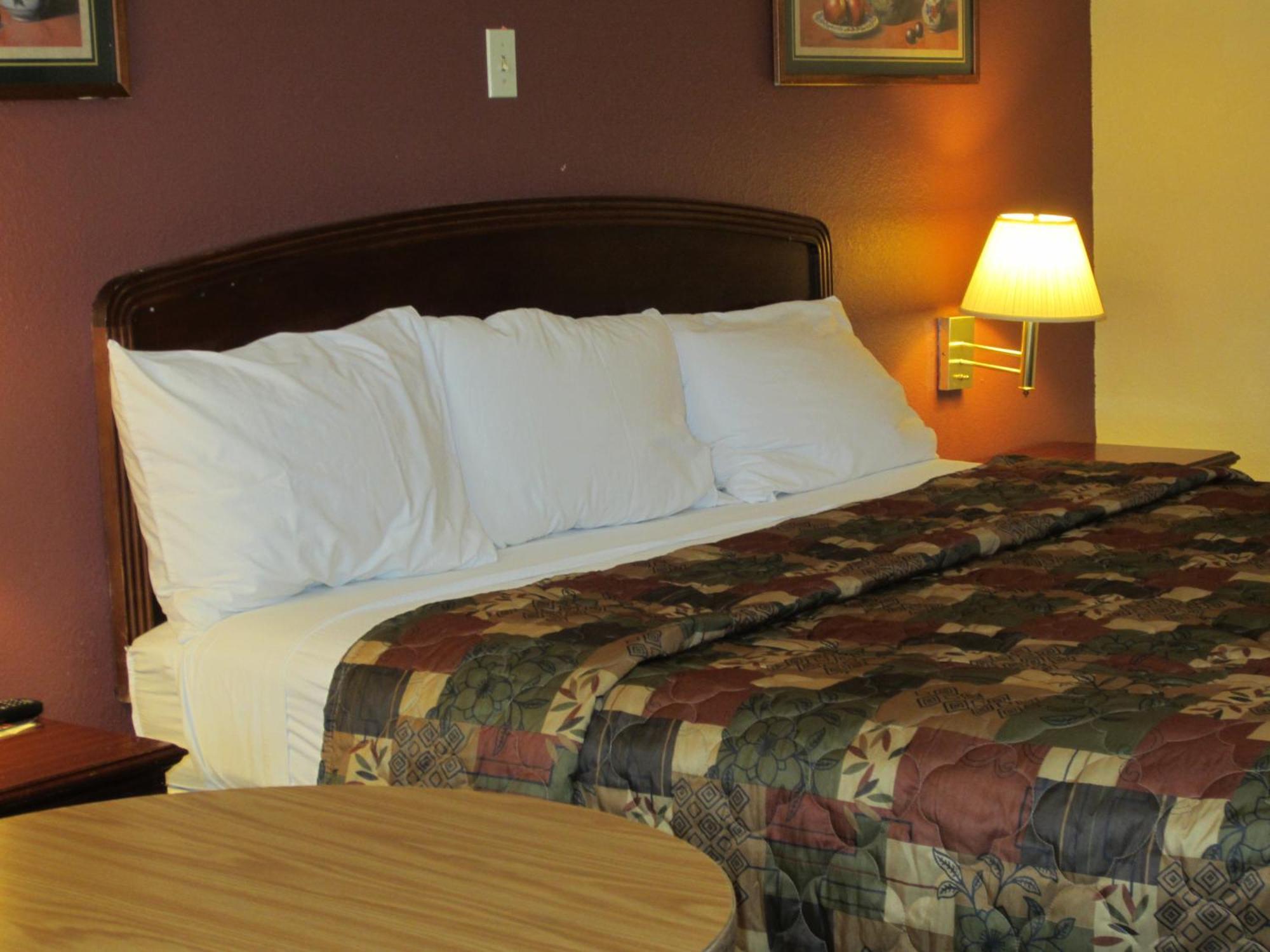 First Western Inn - Fairmont City Eksteriør bilde