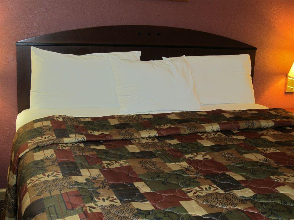 First Western Inn - Fairmont City Eksteriør bilde