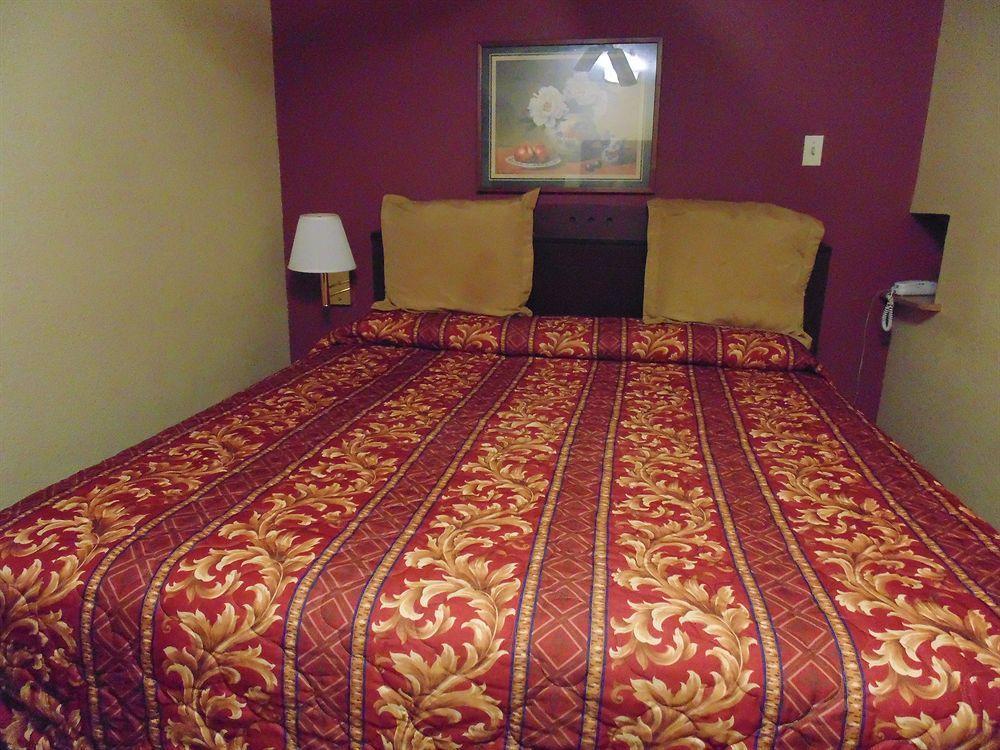 First Western Inn - Fairmont City Eksteriør bilde