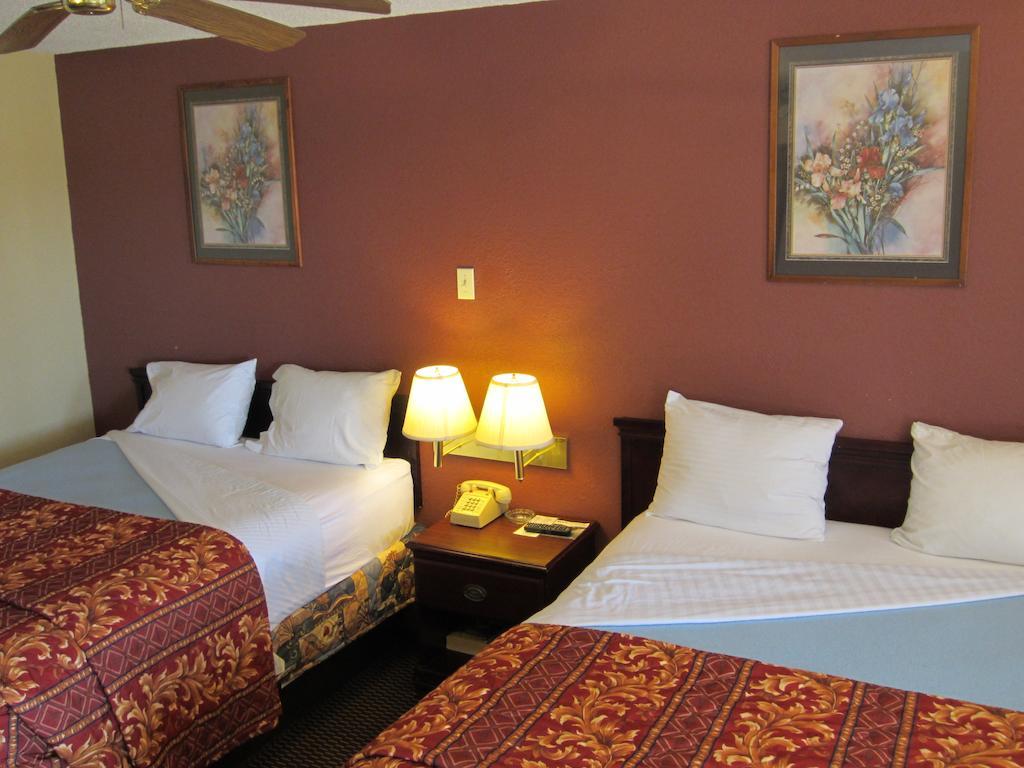 First Western Inn - Fairmont City Eksteriør bilde