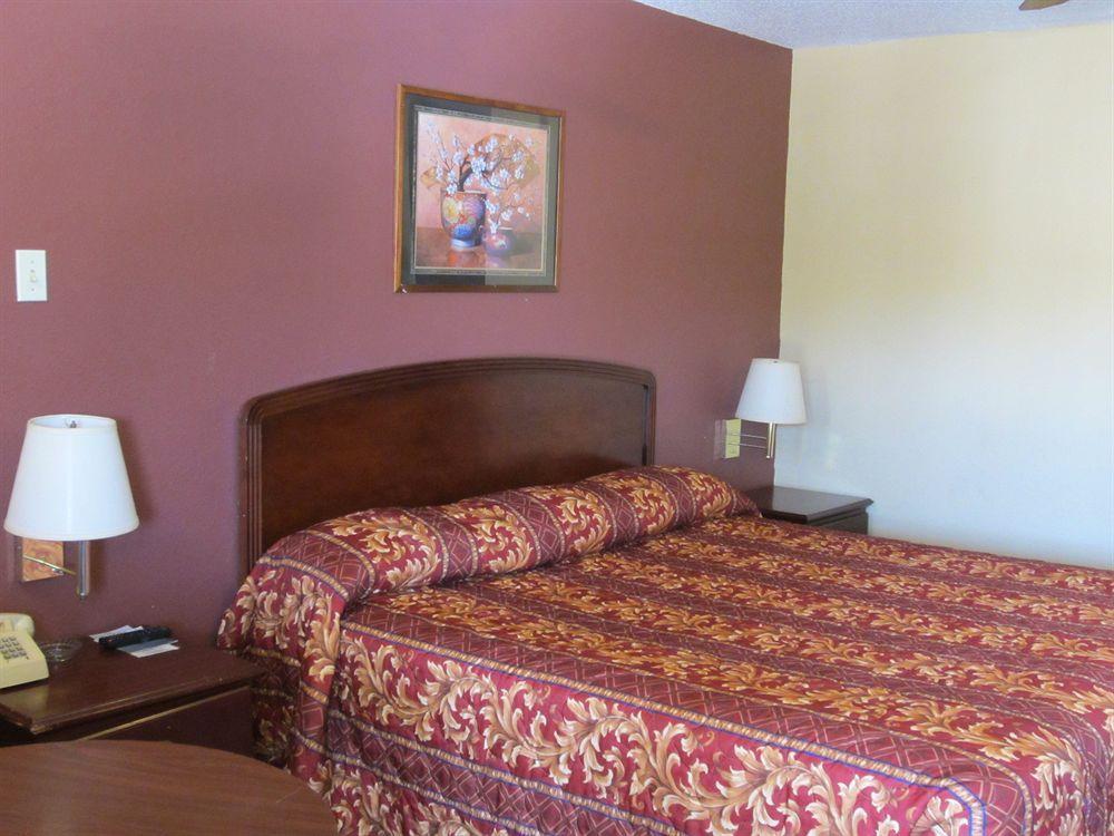 First Western Inn - Fairmont City Eksteriør bilde