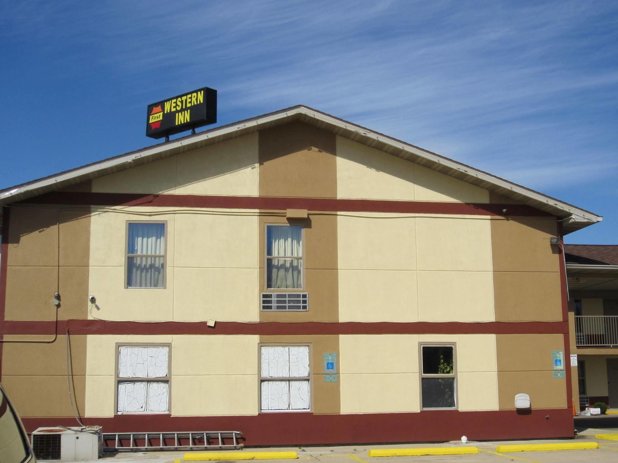 First Western Inn - Fairmont City Eksteriør bilde