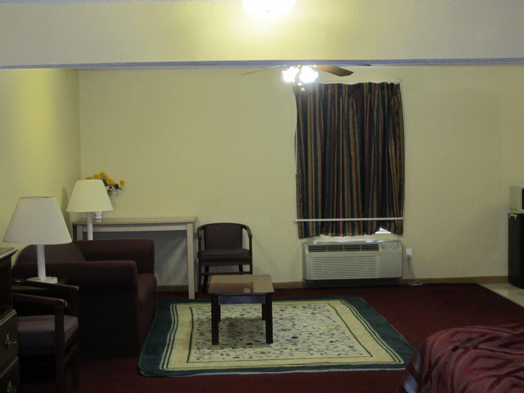 First Western Inn - Fairmont City Eksteriør bilde