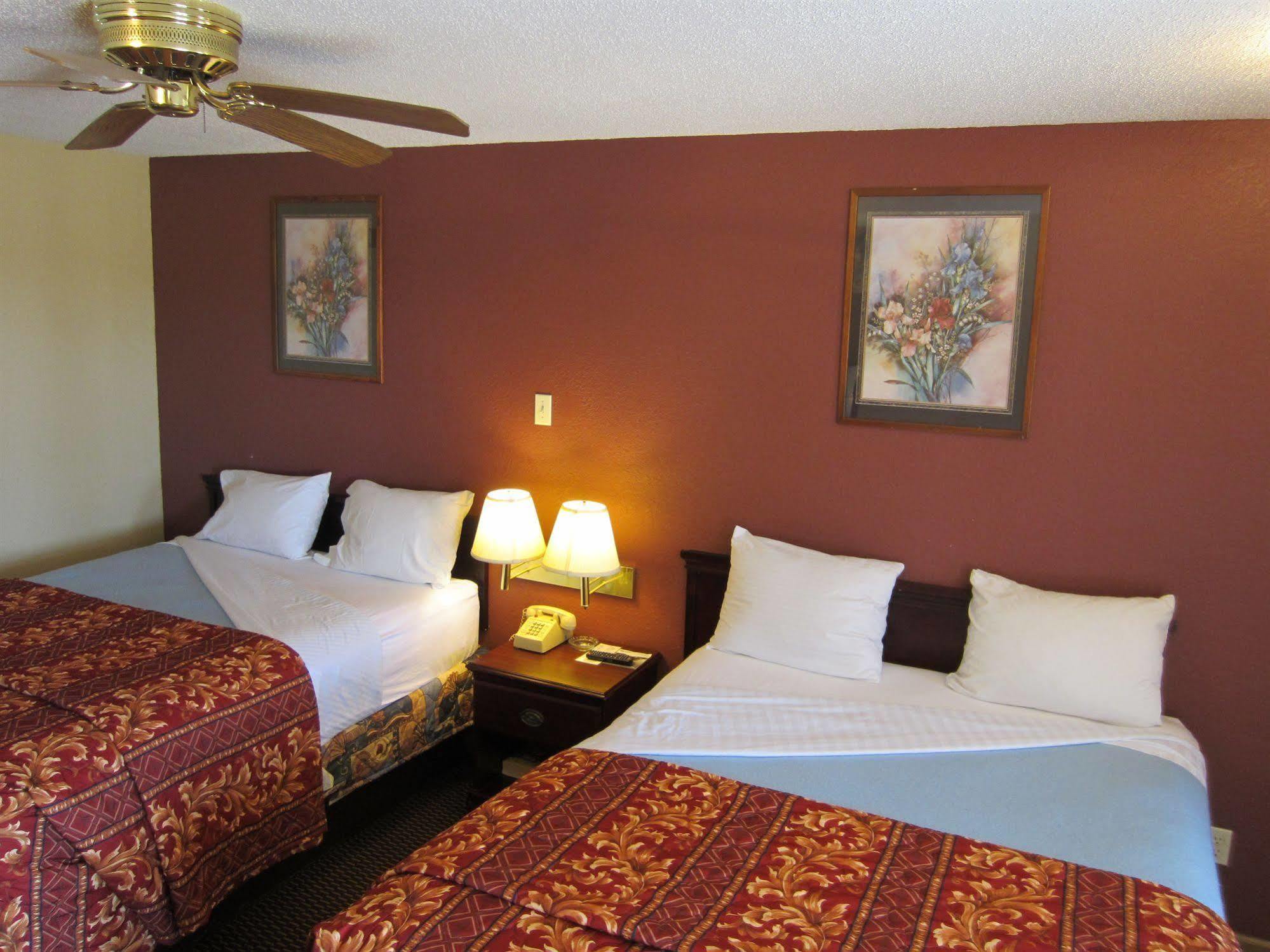 First Western Inn - Fairmont City Eksteriør bilde
