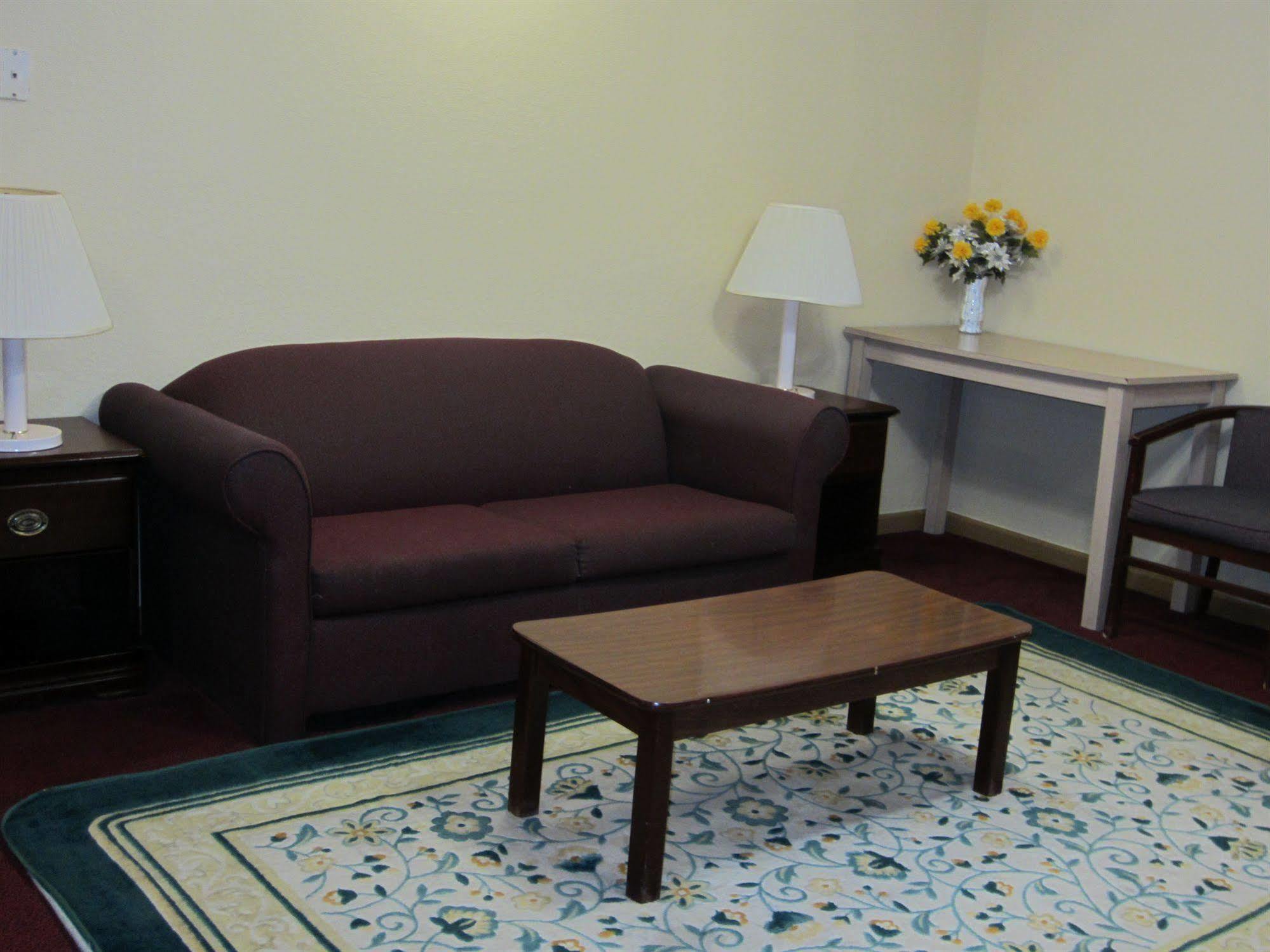 First Western Inn - Fairmont City Eksteriør bilde