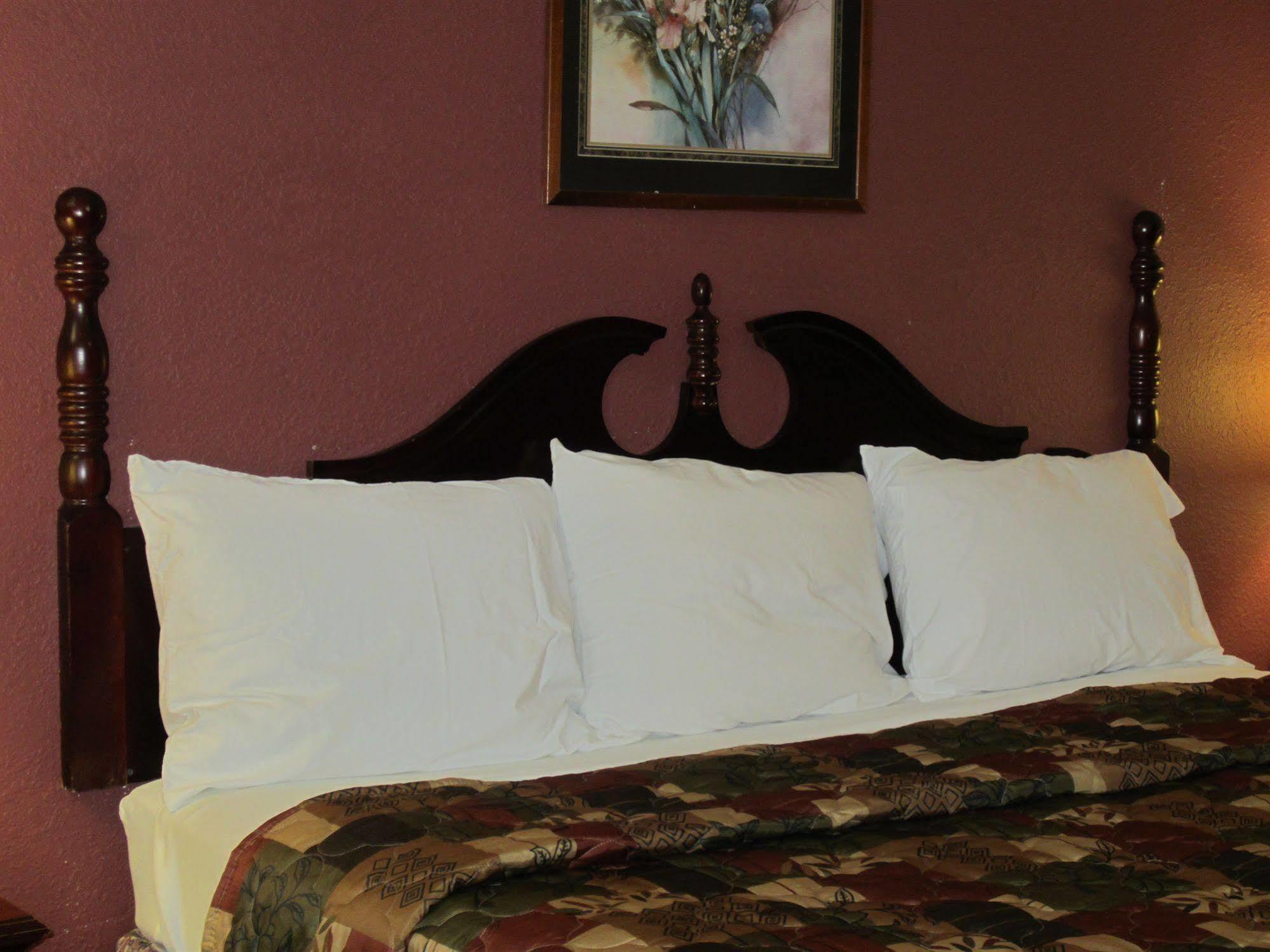 First Western Inn - Fairmont City Eksteriør bilde