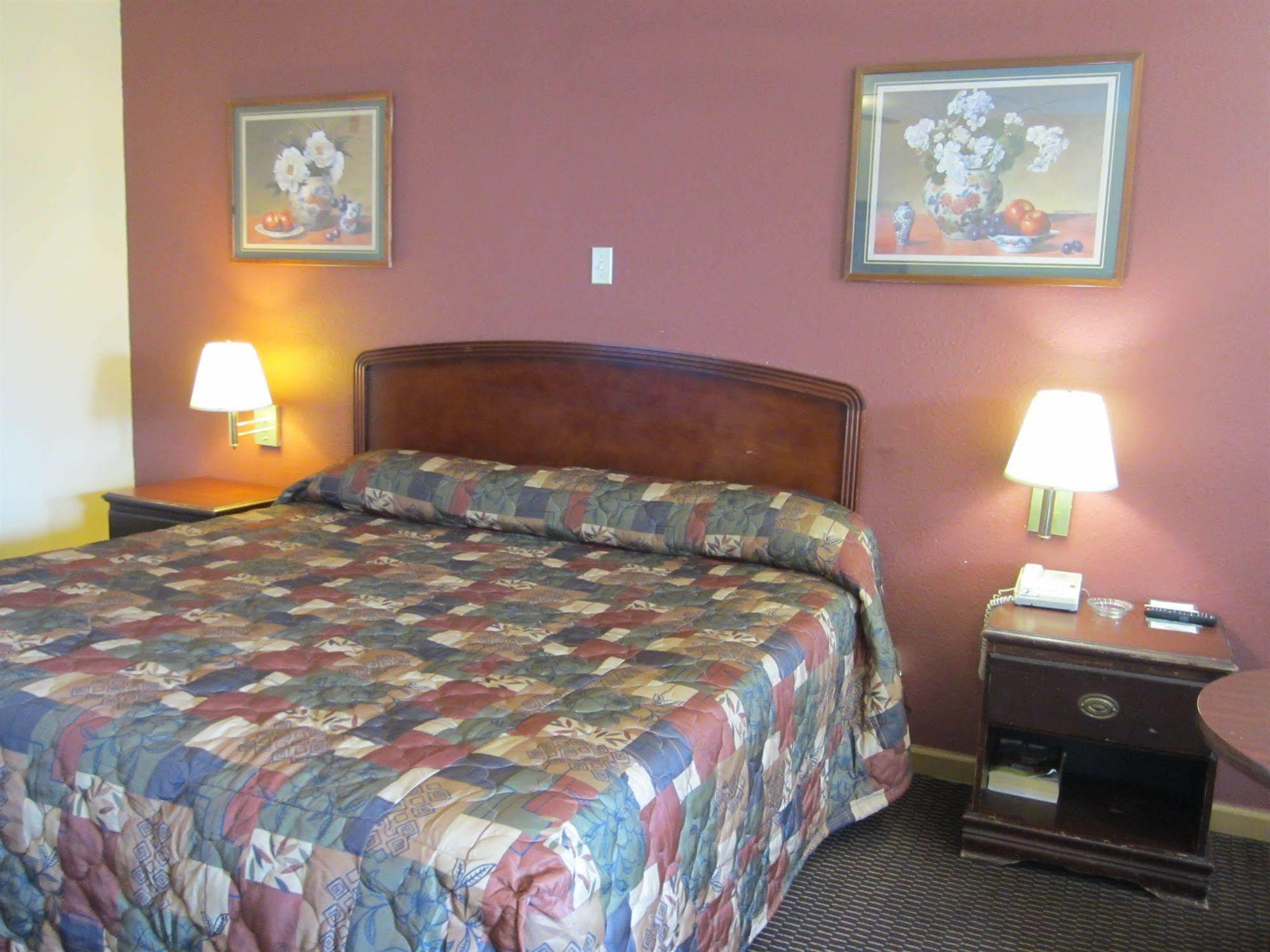 First Western Inn - Fairmont City Eksteriør bilde